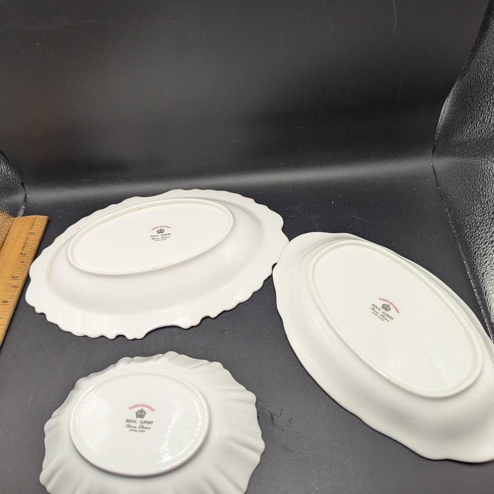 Vintage Royal Albert Queen's Messenger White and Pink Floral Serveware Set. - Picture 6 of 14